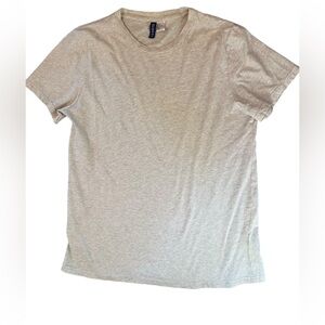 Divided men’s heather gray 100% cotton T-shirt, medium